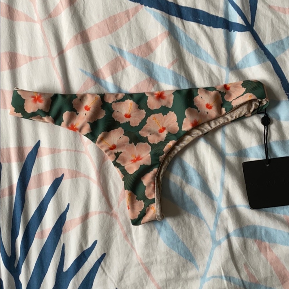 Acacia bottoms